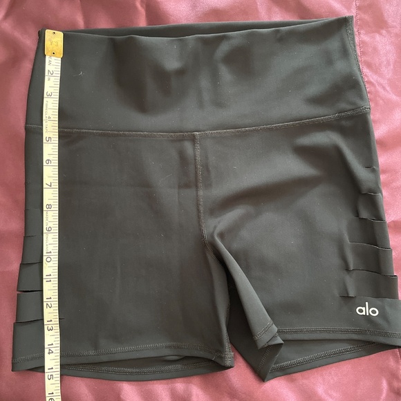 ALO shorts - Picture 7 of 9